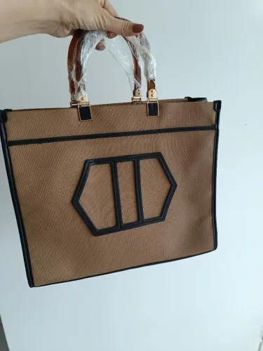 Bolsa de mão elegante com design exclusivo