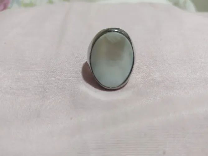 Anel de bijuteria com madrepérola