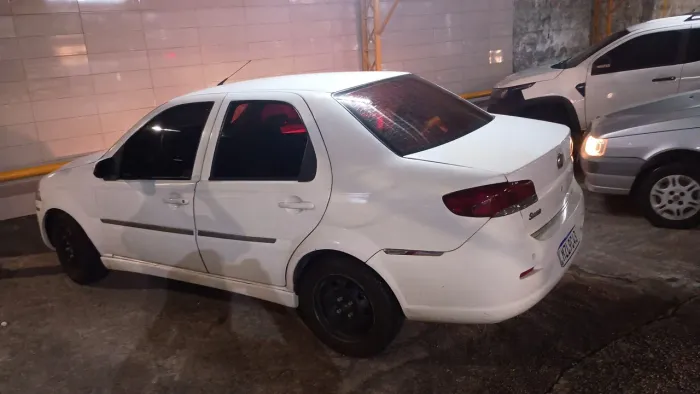 Fiat Siena Tetrafuel 1.4 MPI Fire Flex 8V 4P 2010