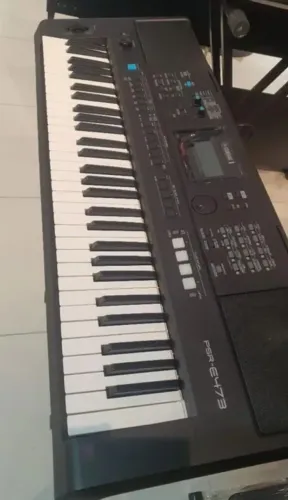 Teclado Yamaha psr e473