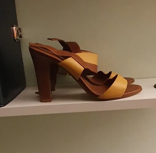 Sandália Amarela e Caramelo - Corello