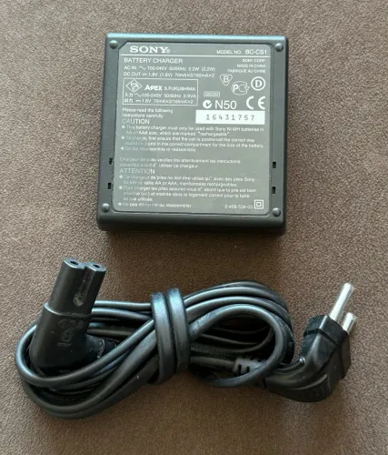 Carregador de Pilhas AA e AAA Sony BC-CS1