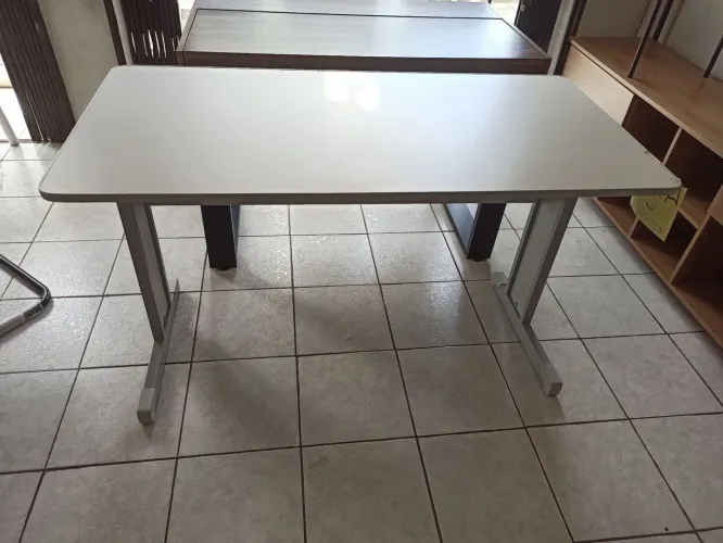 Mesa de Escritório de 1 metro