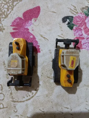 Vendo dois brinquedos do Kinder.