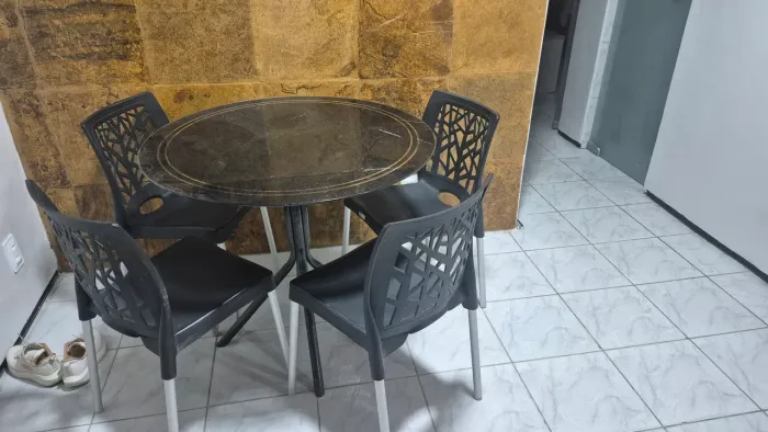 Vendo conjunto de mesa de jantar completa