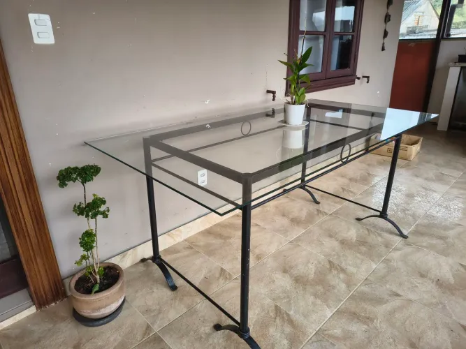 Mesa de ferro com tampo de vidro 