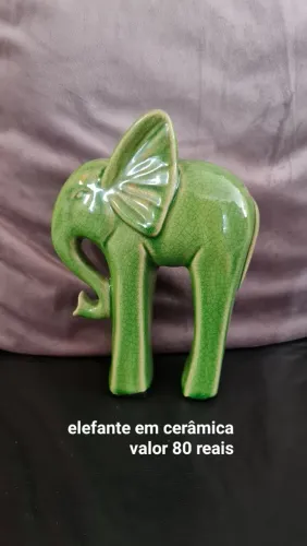 Elefante de cerâmica verde - Decoração