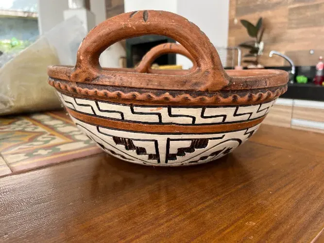 Fruteira decorativa de cerâmica marajoara