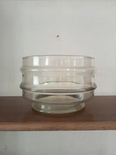 Vaso de vidro transparente com duas camadas