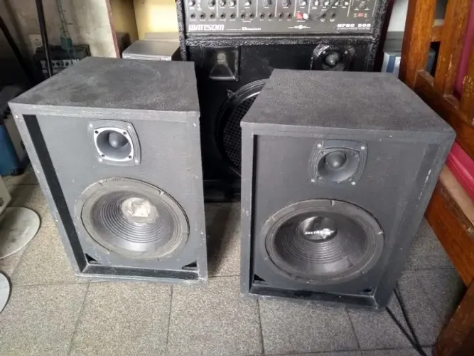 PAR CAIXAS PRA MONITOR