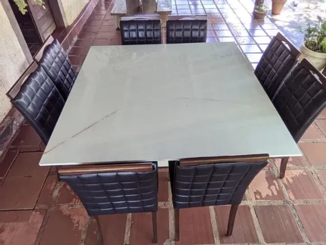 Conjunto Completo: Mesa Laqueada + 8 Cadeiras (para reformar) - R$ 1.500