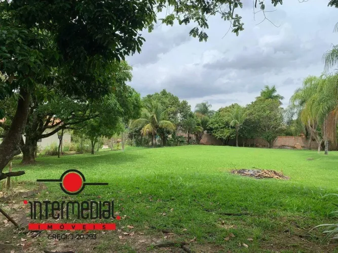 Terreno com 1.000 m² com as medidas de 20X50 em boa localização do bairro.
