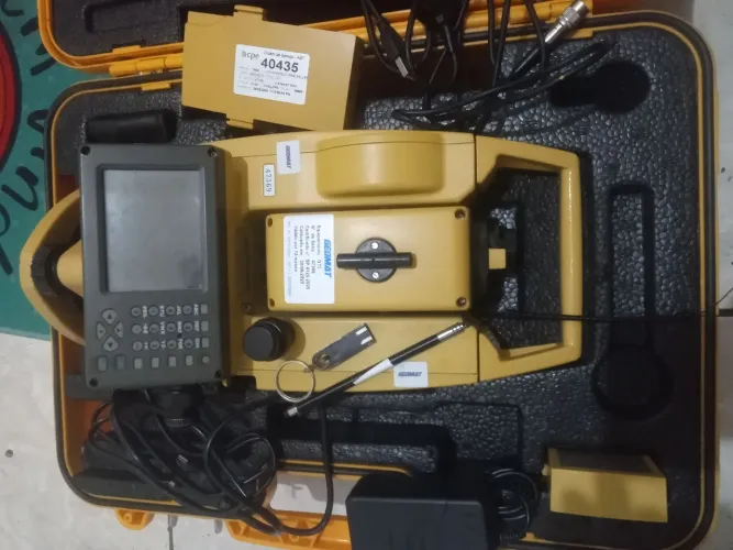 Vendo estação total GT2, teclado toch crin, pendrive, cartão de memória