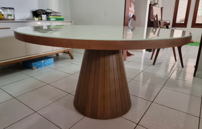 Mesa de jantar 140cm Jacauna com tampo de vidro 