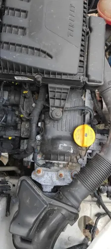 Strada para retirada de peças 