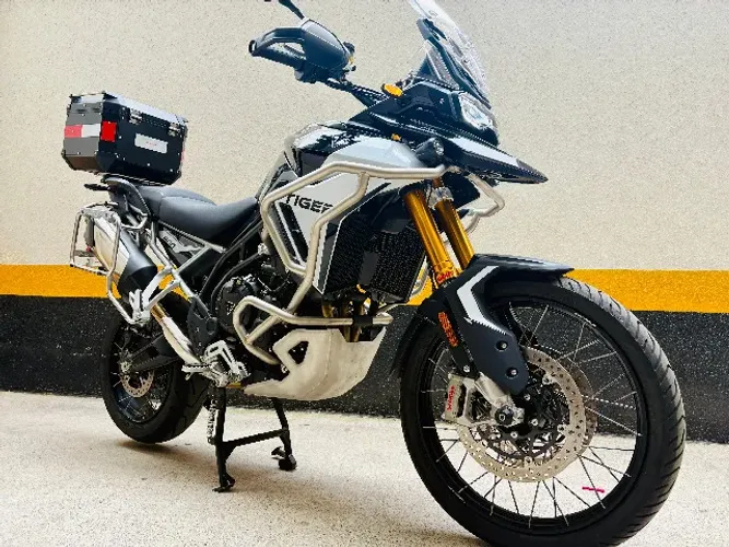 Triumph Tiger 900 Rally Pro top de linha com acessórios originais e zerada