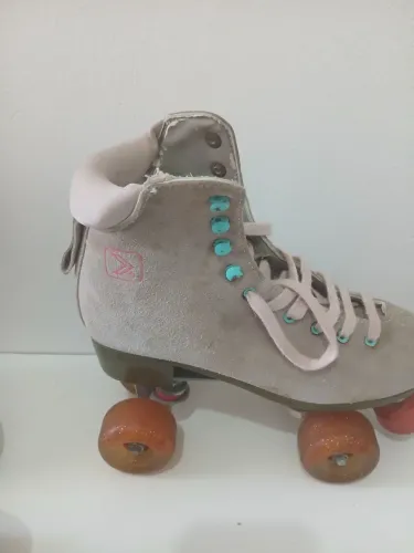 Patins vintage rodas poliuretano. IMPERDIVEL!!! L!!! Apenas 250L!