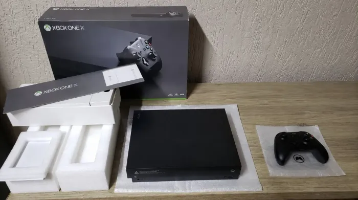 Xbox one x na caixa em ótimo estado com controle