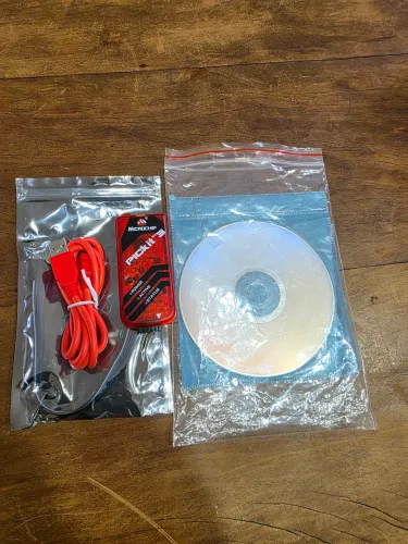 Programador/Depurador PICkit 3 da Microchip.