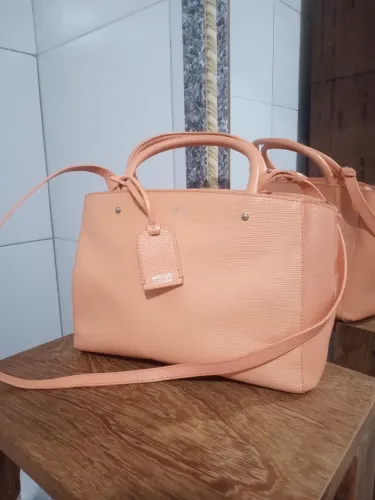 Bolsa Arezzo de couro 
