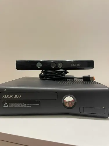 XBOX 360 com Kinet + jogo