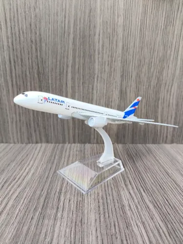 Avião Boeing 787 LATAM Miniatura Metal Diecast