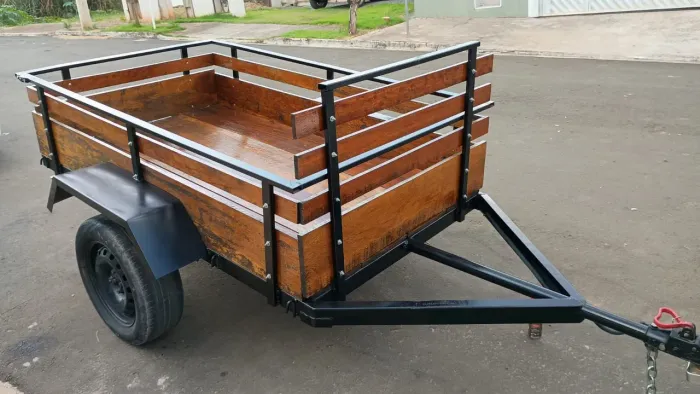 Vendo Carretinha Reboque Reforçada Seminova 400kg