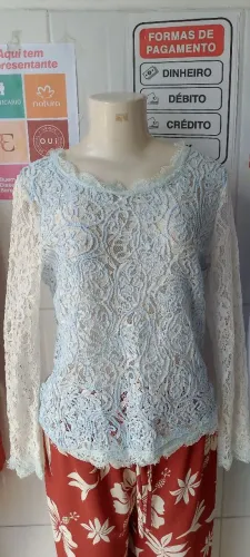 Blusa de renda azul claro R$20,00 na promoção!