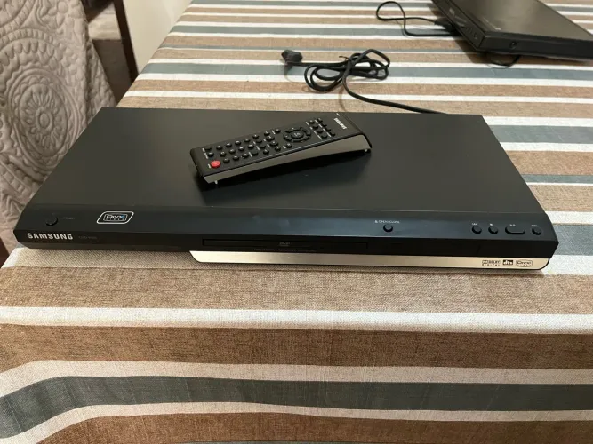 DVD Samsung DVD - P3S6 - funcionando, acompanha controle original