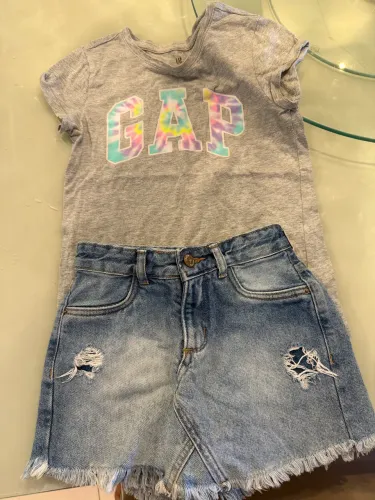 Bermuda Hering 8 anos e camisa gap M feminino