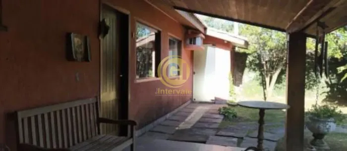Casa para locação com 600m² construídos em terreno de 1500m², 4 dorms (2 suítes), piscina,
