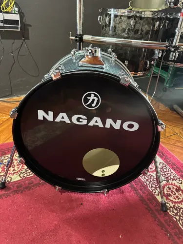 Vendo Bumbo Nagano Garage Fusion 20 Ocean Sparkle 20x16 polegadas completo