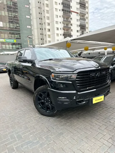 Ram 1500 Laram. Night ED. Bi-TB 3.0 4X4 Aut. 2025