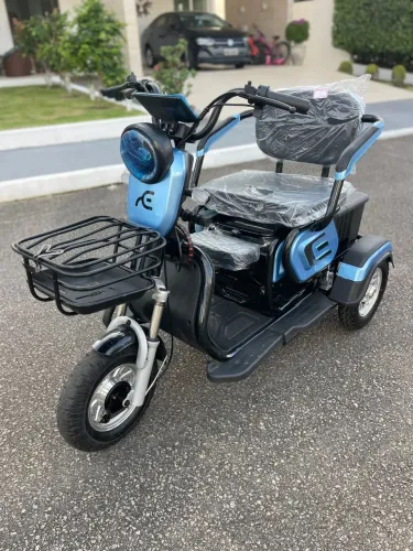 Triciclo 100% elétrico com 1 ano de garantia
