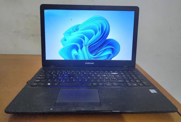 Notebook Samsung Core i3 | 8GB RAM | Tela Full HD | Muito Conservado