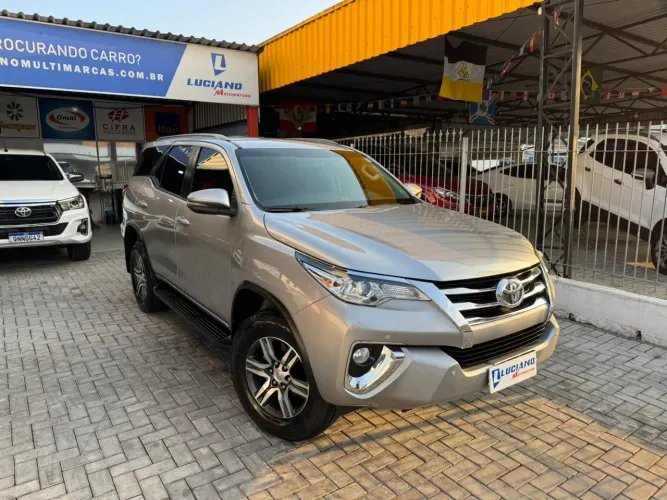 Toyota Hilux SW4 SR 4X2 2.7/ 2.7 Flex 16V Aut. 2019