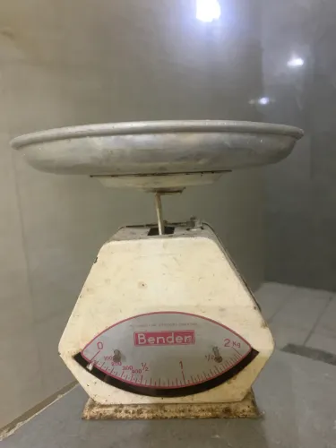 Balança Antiga Bender