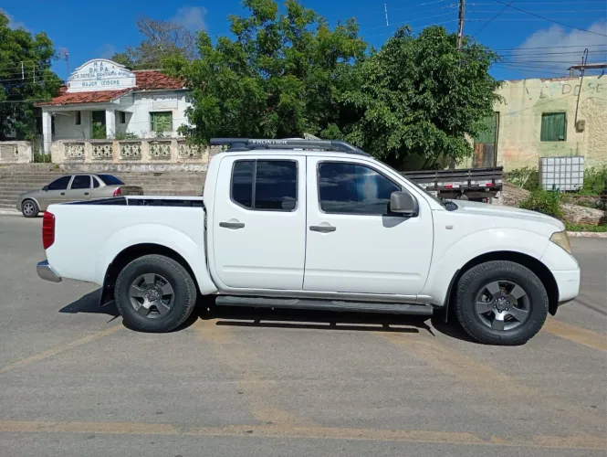 Nissan Frontier XE CD 4X4 2.5 TB Diesel 2013
