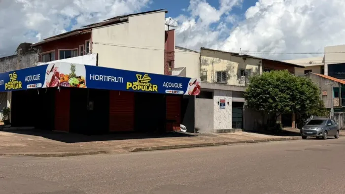 Ponto comercial com casa a de esquina
