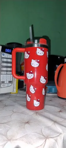 Garrafa de 1L da hello kitty vermelha temu, com defeito