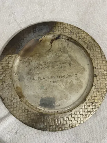 Antiga Salva de Metal Banhada a Prata - Prêmio Internacional Luis Struck Award (1981)