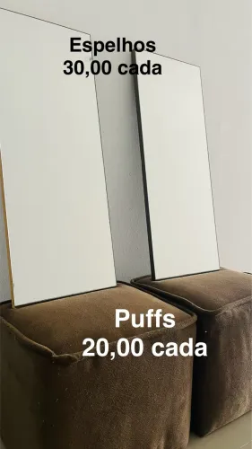 Espelhos e puffs