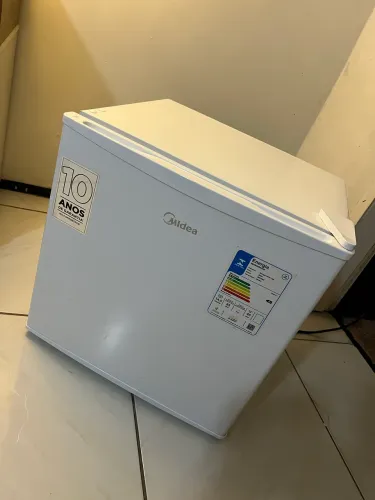 Frigobar Midea (6 meses de uso)