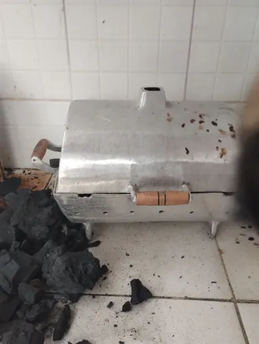 Churrasqueira usada apenas uma vez