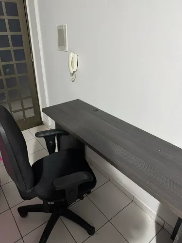 Vendo mesa e cadeira