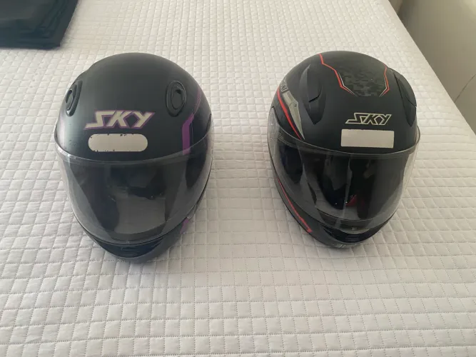 Capacetes dois por 180,00 reais