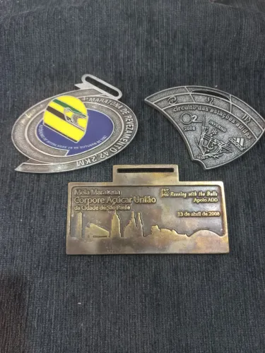 3 medalhas antigas