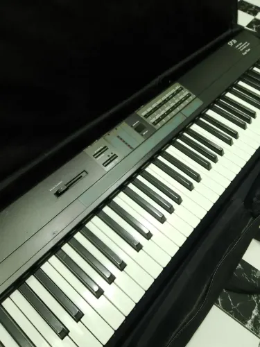 Teclado SP76 Kurzweil