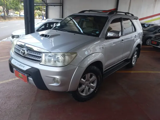 Toyota Hilux SW4 SRV D4-d 4X4 3.0 TDI Dies. AUT 2010
