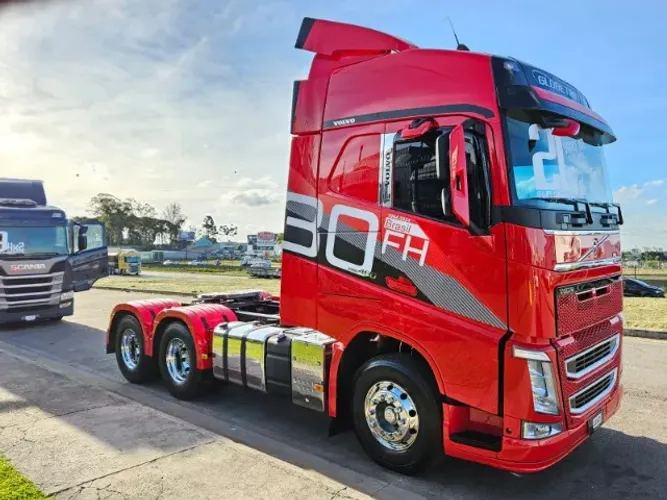 Volvo FH 460 6x2 Globetrotter Ano 21 Teto Alto Euro 5 Plano Ouro Automático